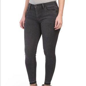 LEVI’S 720 High Rise Super Skinny Jean